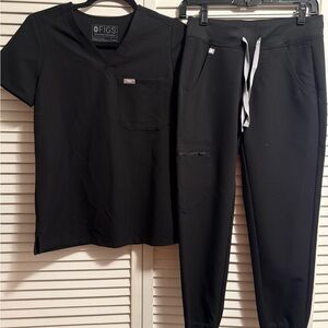 FIGS Technical Collection Black Top